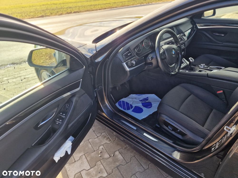 BMW Seria 5 518d - 17