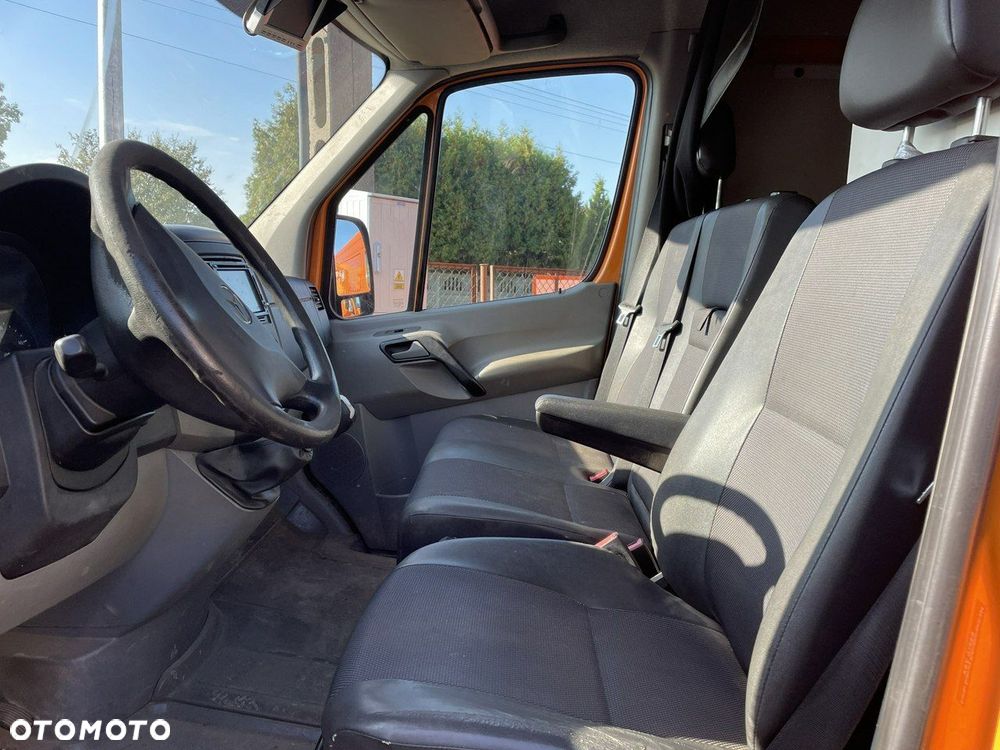 Mercedes-Benz Sprinter - 14