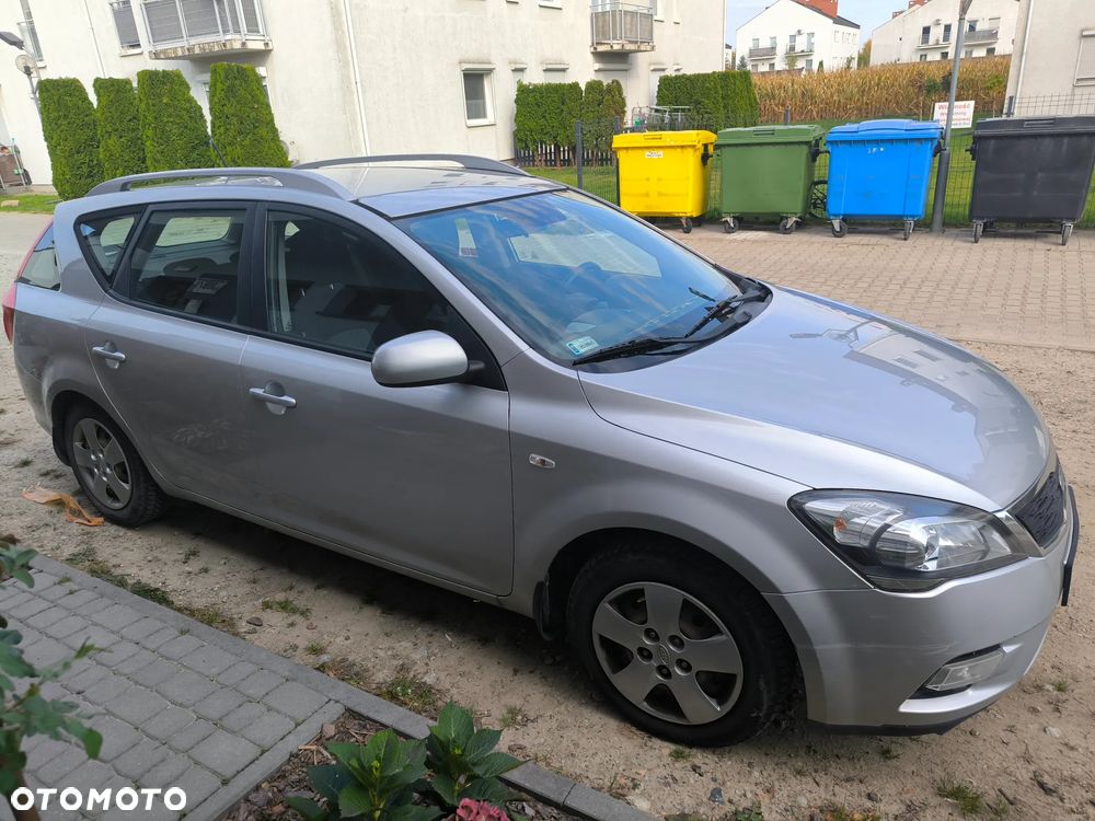 Kia Ceed 2010 photo 4