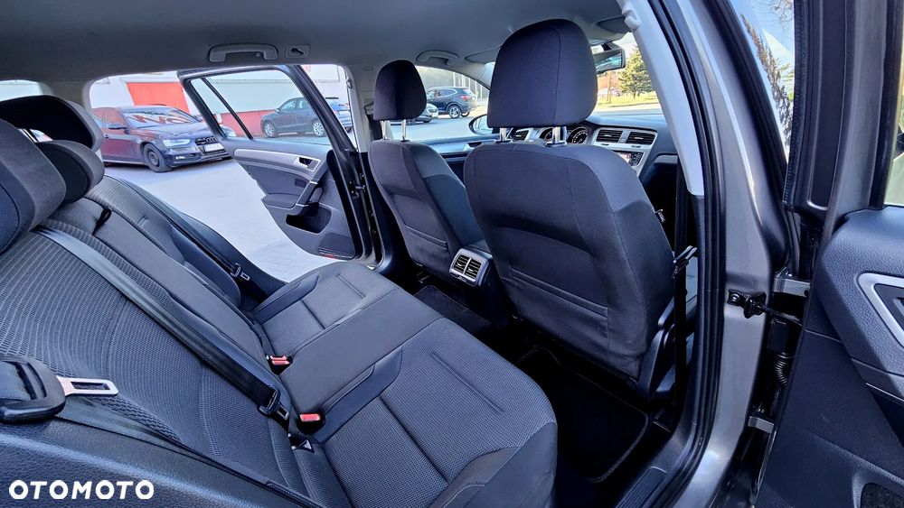 Volkswagen Golf 1.6 TDI BlueMotion Comfortline - 35