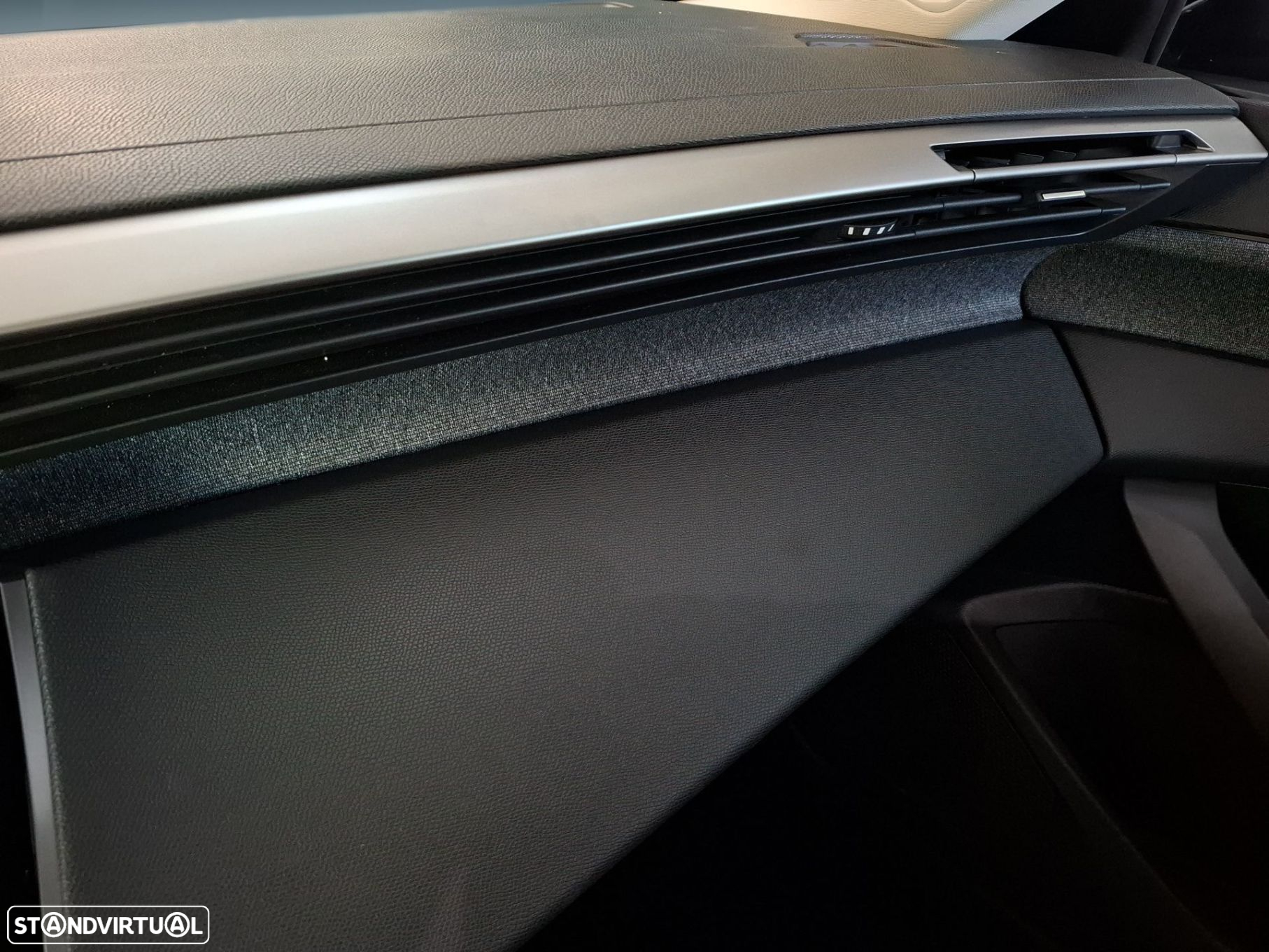 Peugeot 408 1.2 PureTech Allure EAT8 - 22