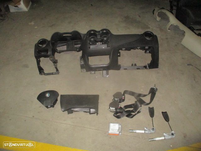 Kit Airbags 615847500B 61554937B 50508413 53284388 34056654  01560832690  6091380490 1560891750  00505162320  34054468D ALFA ROMEO MITO FASE 1 2019 1.3JTD 90CV 3P PRETO PRETO  DANIFICADO - 1