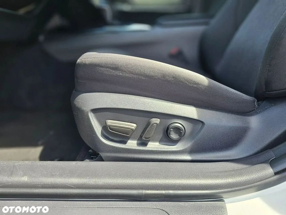 Toyota Camry 2.5 Hybrid Comfort CVT - 28