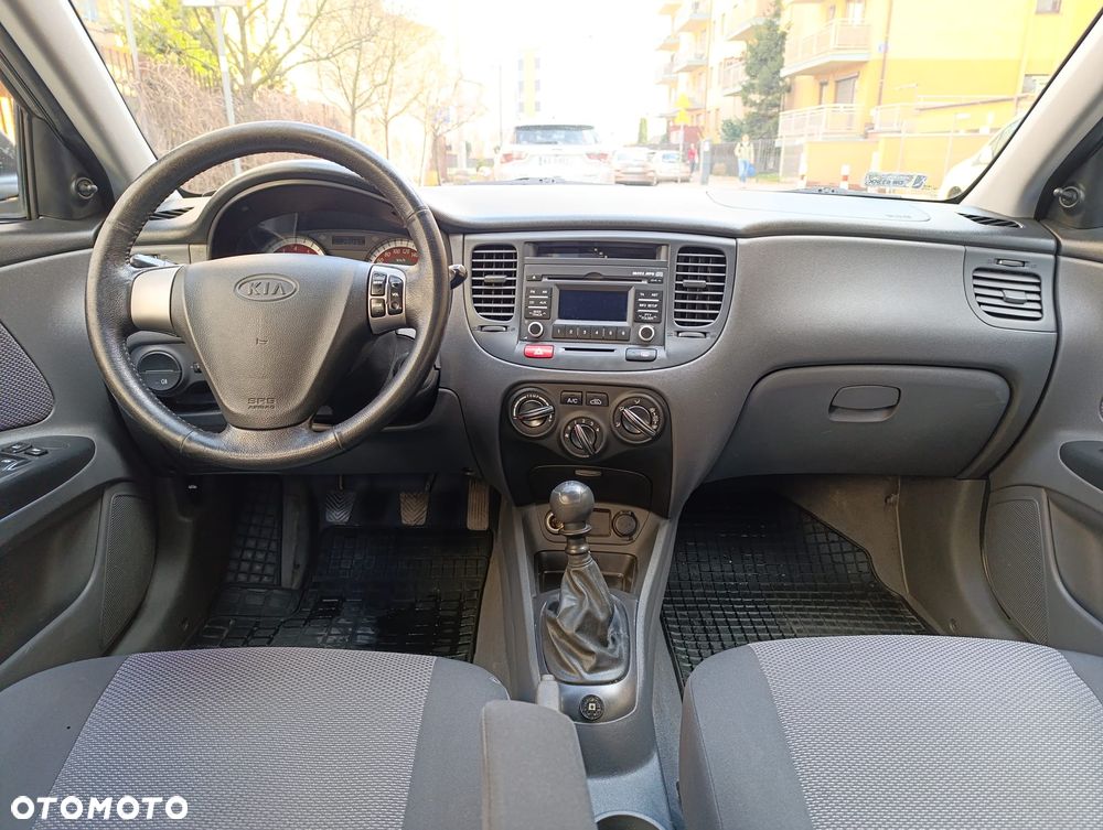Kia Rio 1.4 Family - 10