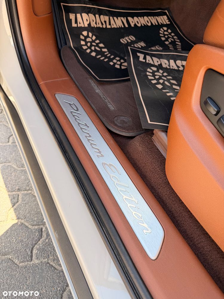 Porsche Cayenne E-Hybrid Platinum Edition - 19