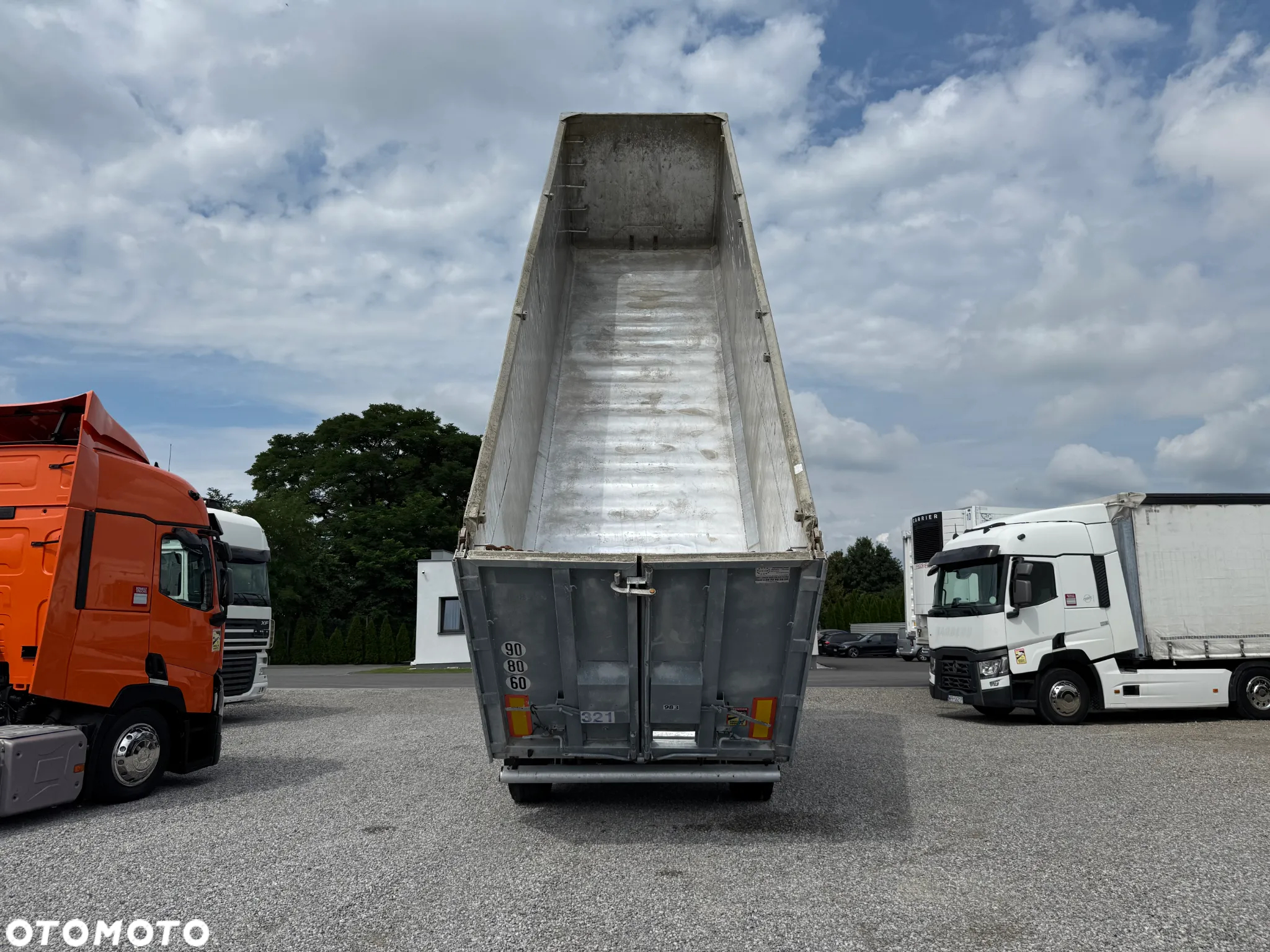 Stas 51 m3 OSIE MERCEDES PODNOSZONA OŚ - 10
