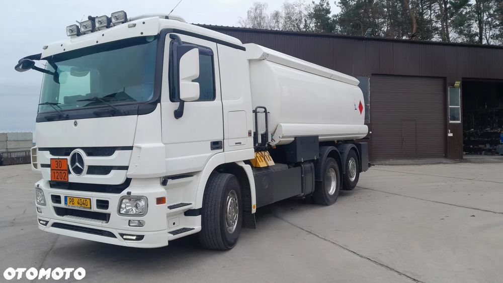 Mercedes-Benz 2548 - 4