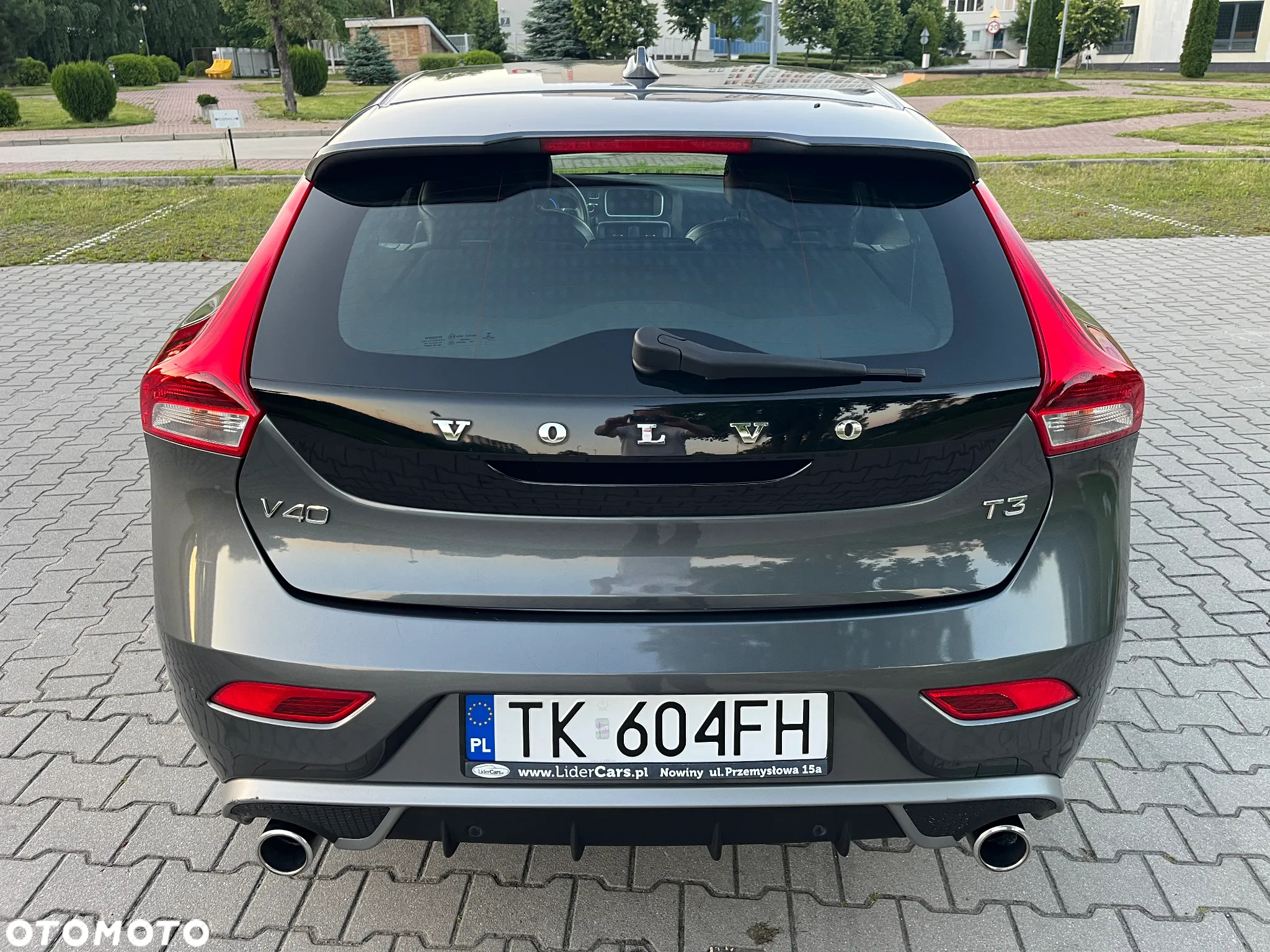 Volvo V40 T3 R-Design Momentum - 23