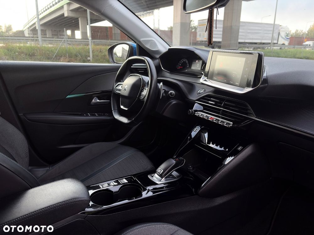 Peugeot 208 - 12