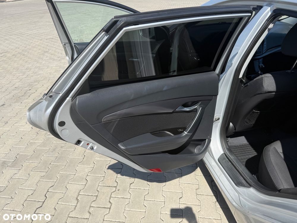 Hyundai i40 Kombi blue 1.6 Family+ - 18