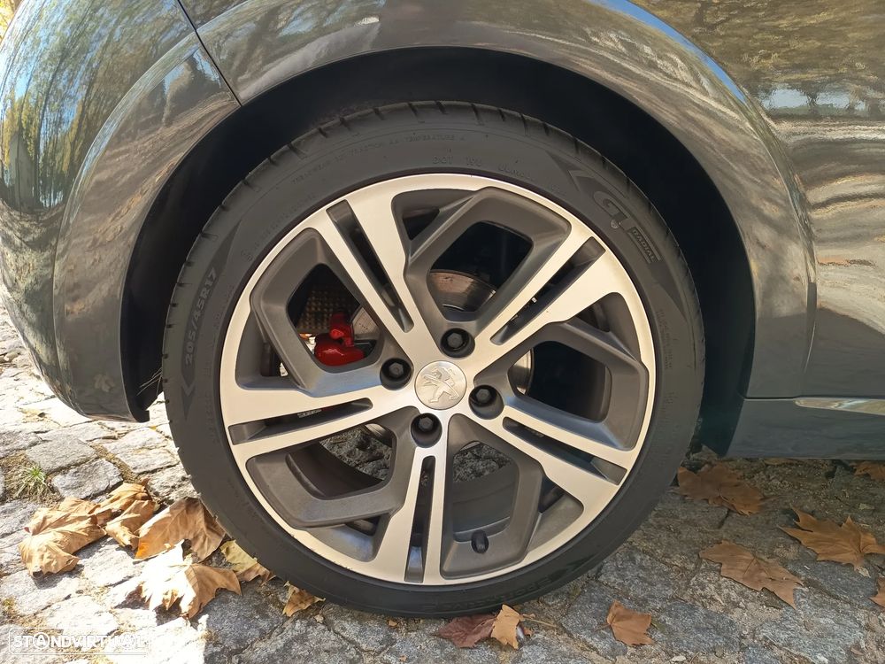 Peugeot 208 GTI 200 THP - 24