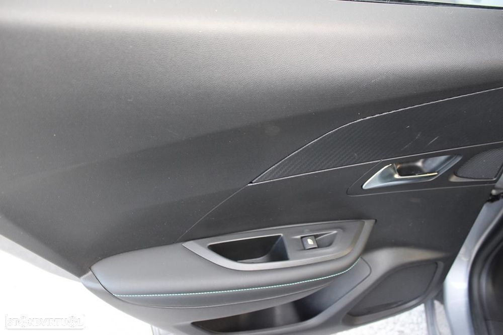 Peugeot e-2008 Allure - 35