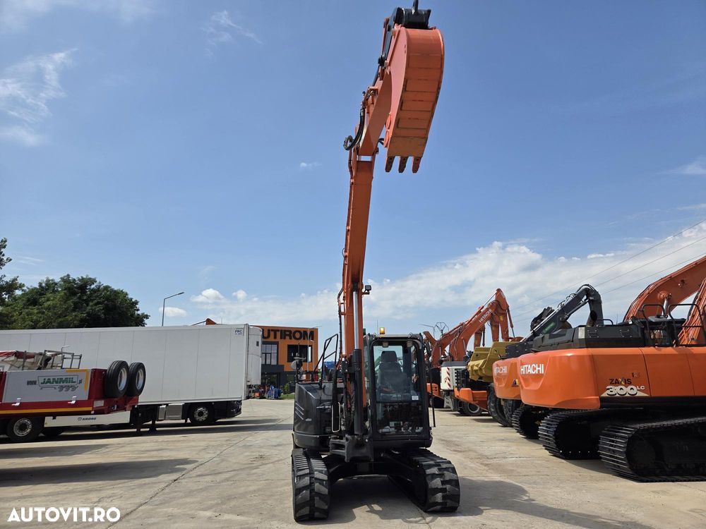 Hitachi ZX85, 2022, 2.734, CUPLA RAPIDA HIDR+3 CUPE NOI, lama nivelare, inst picon pe brate, camera spate, senile cauciuc 80% ok, aer cond, ad sapare 6m, latime 2,2m, ridica 4t cu sistem antirasturnare, STARE FOARTE BUNA, leasing 4 ani, PROMOTIE 62.900Eur - 24