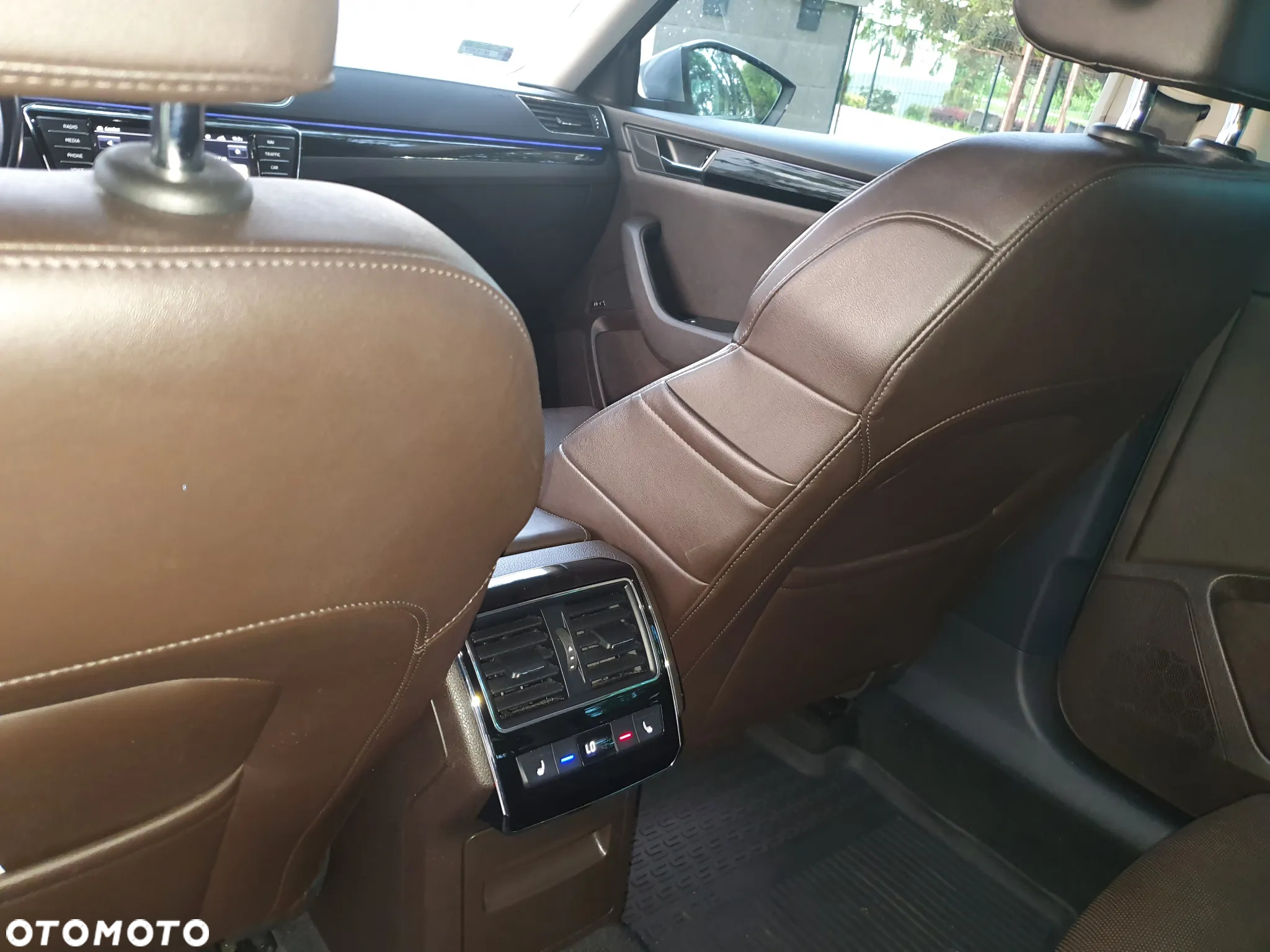 Skoda Superb 2.0 TSI L&K DSG - 11