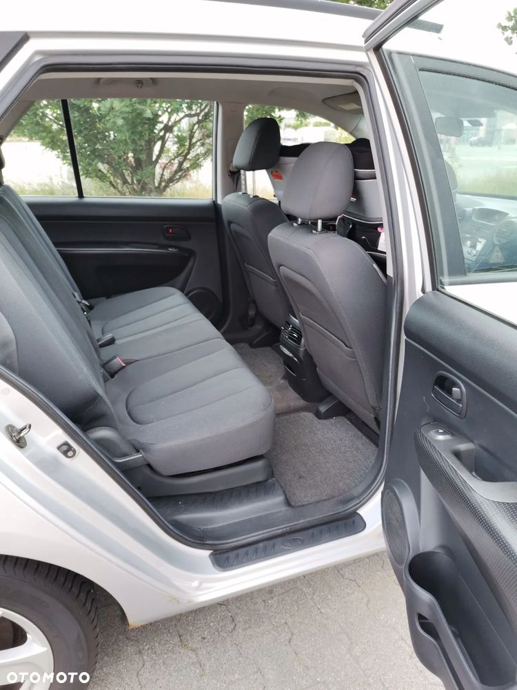 Kia Carens - 17