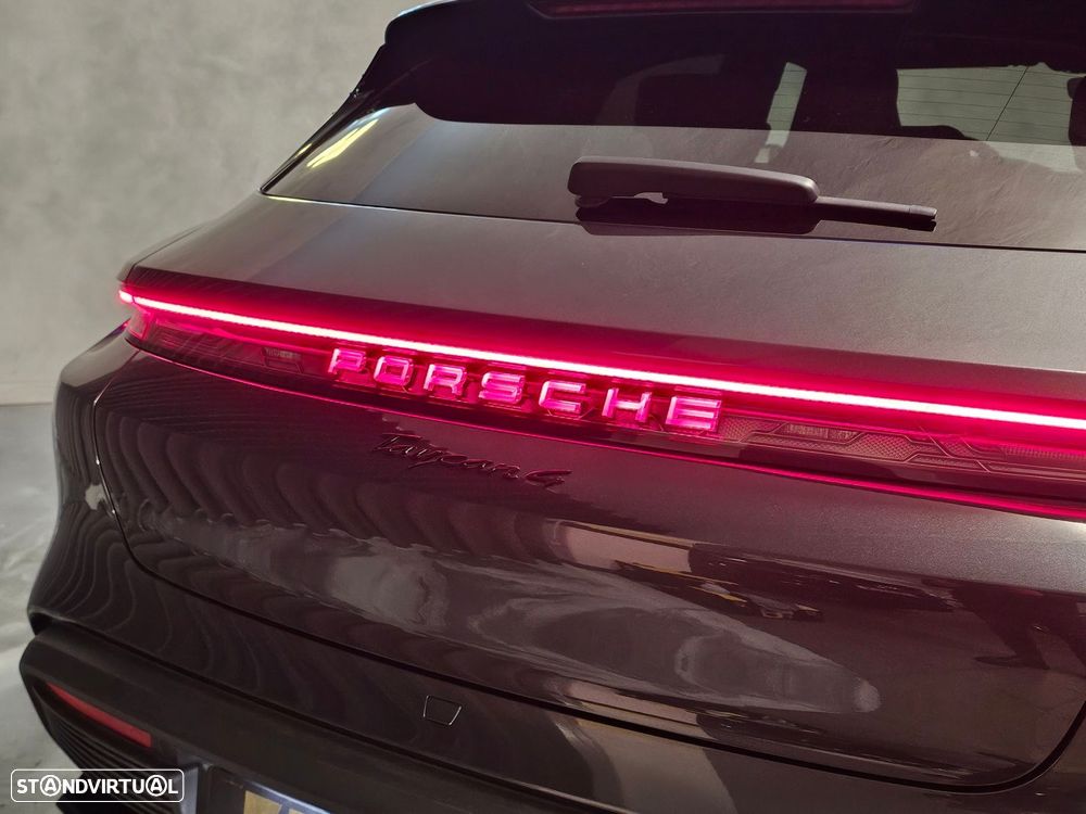 Porsche Taycan Cross Turismo 4 - 35