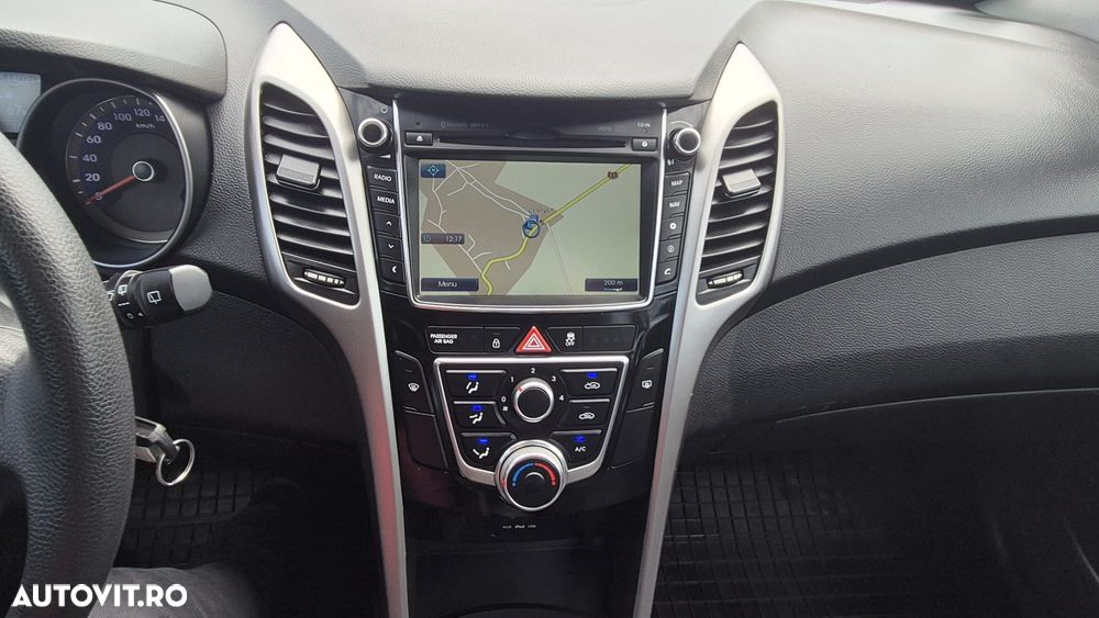 Hyundai i30 blue Kombi 1.6 CRDi Trend - 14