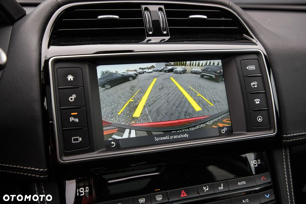 Jaguar F-Pace 3.0 TDV6 AWD S - 27