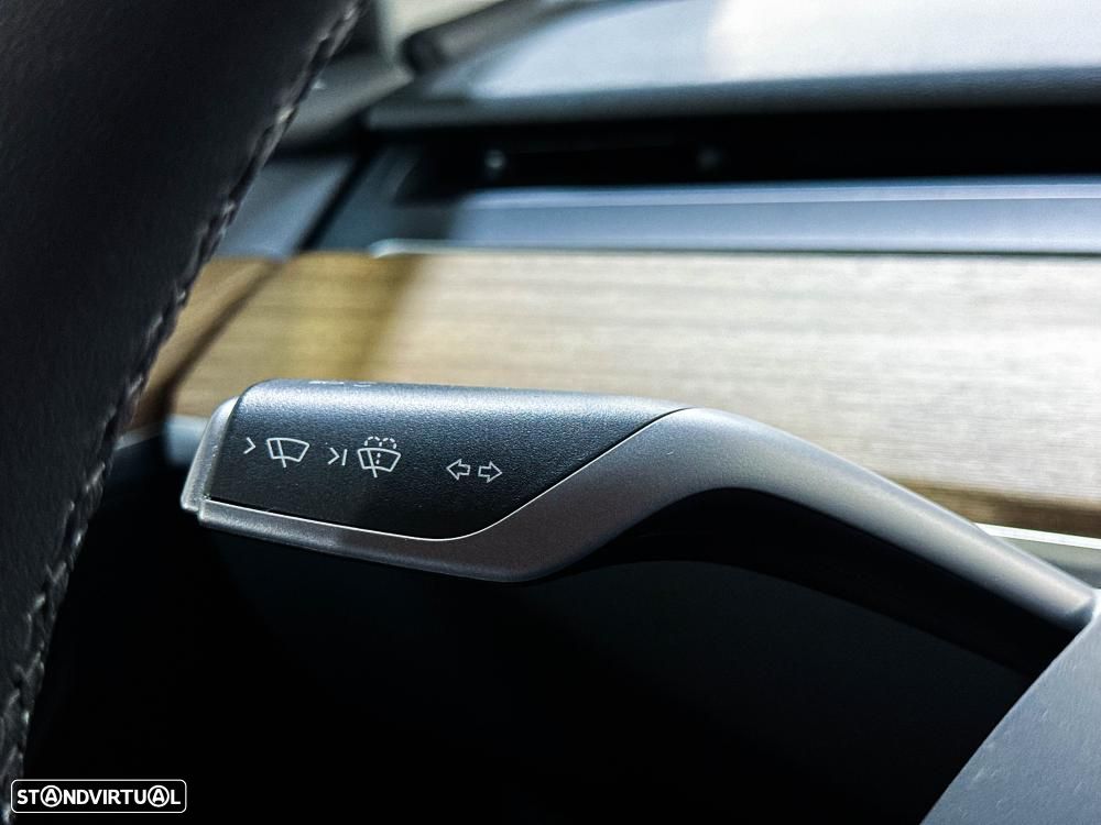 Tesla Model Y Long Range Dual Motor AWD - 26