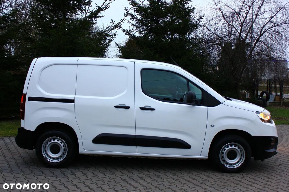 Toyota PROACE CITY BLASZAK 2 OSOBOWY 1.5 D-4D 100KM PEWNE AUTO FV23% - 17