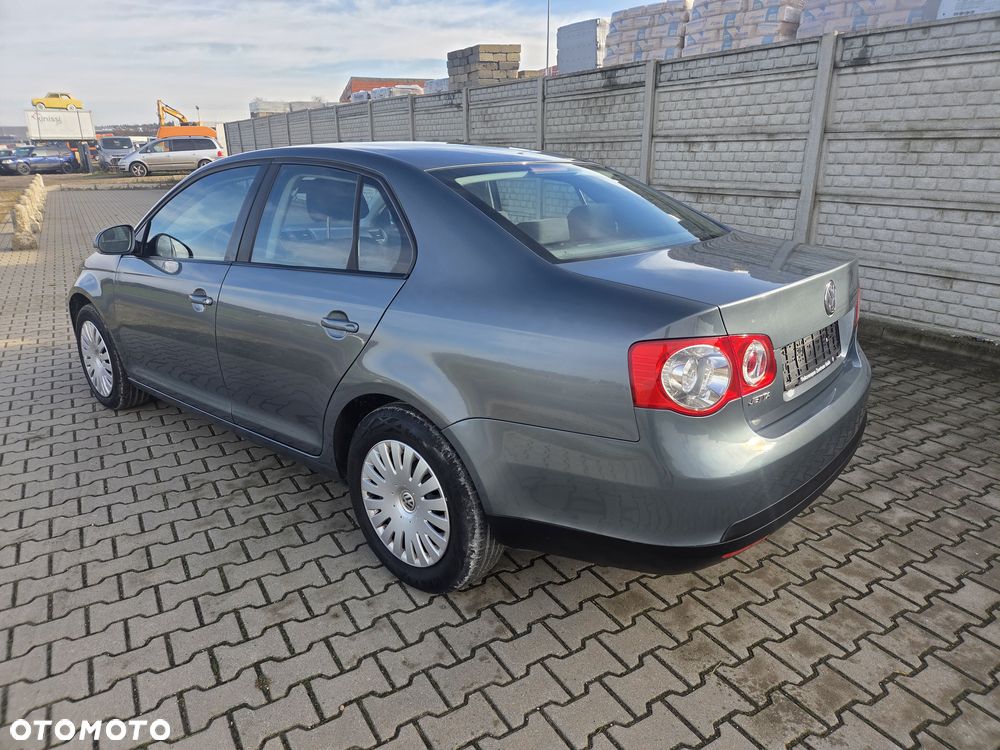 Volkswagen Jetta 1.6 Trendline - 9