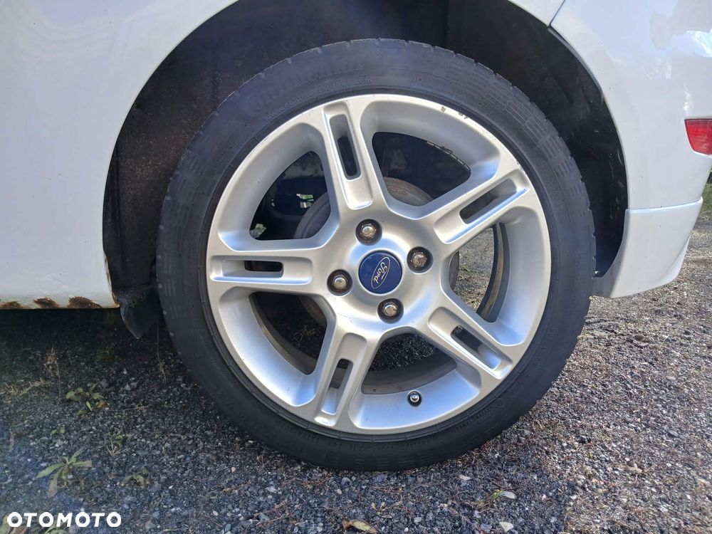 Ford Fiesta 2015 photo 5