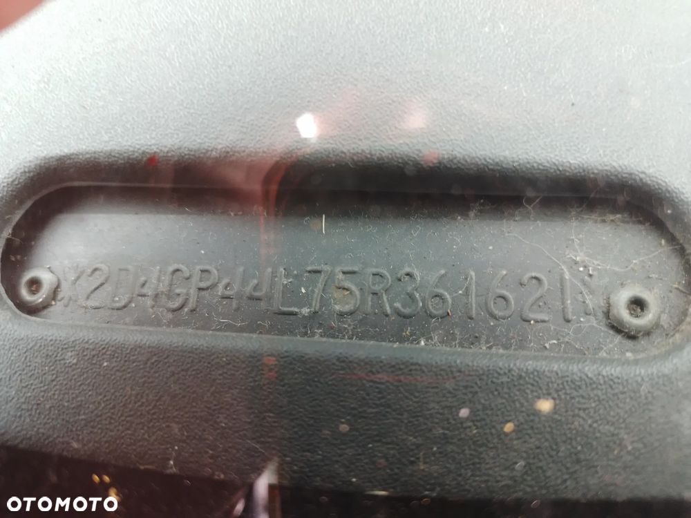 CHRYSLER GRAND VOYAGER IV 00-05 3.8 MPFI SXT - ZDERZAK PRZÓD PBE - 25