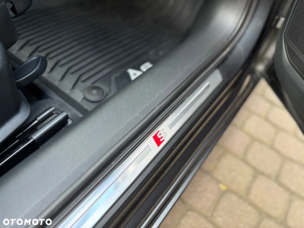 Audi A6 Avant 40 TDI quattro S tronic S line - 11