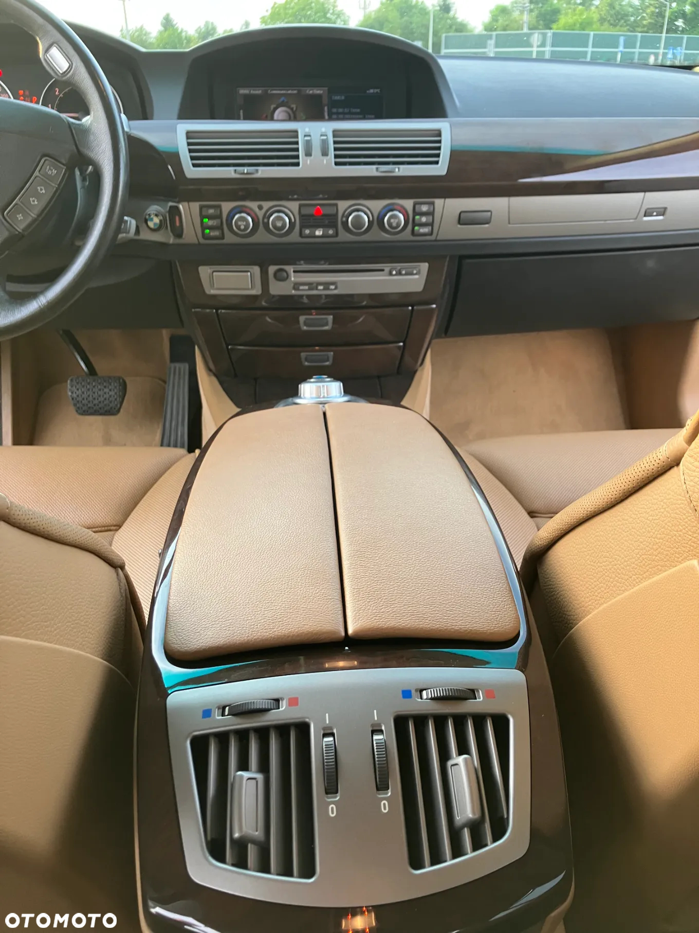BMW Seria 7 750i - 6
