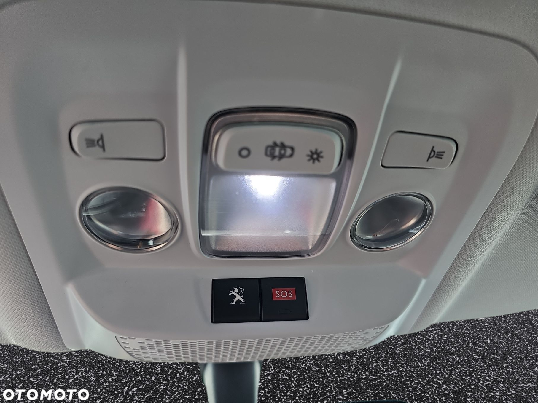 Peugeot 2008 1.2 Pure Tech Style S&S - 22