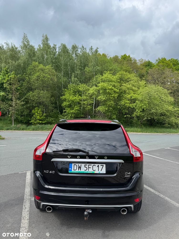Volvo XC 60 D4 AWD R-Design Momentum - 4
