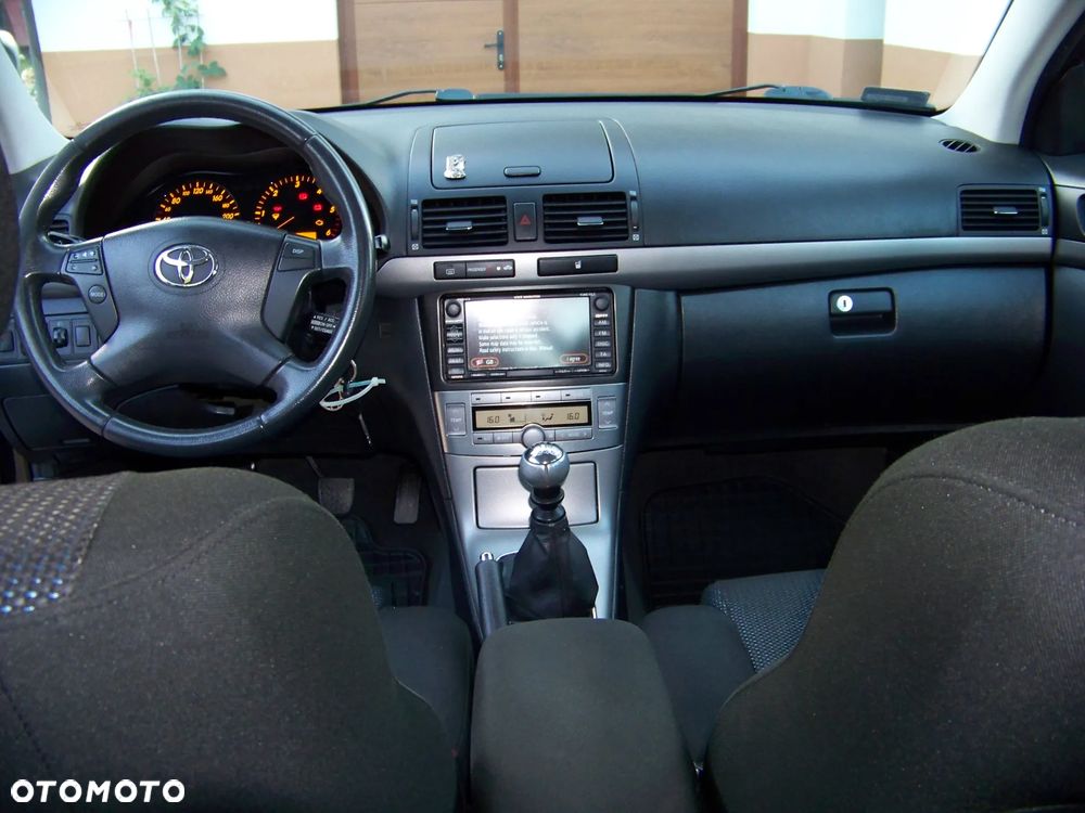 Toyota Avensis 2.0 D-4D - 21