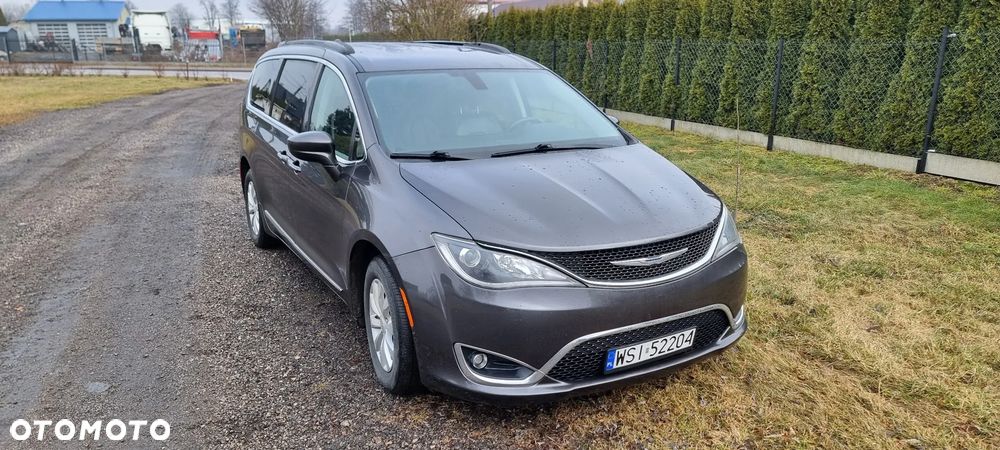 Chrysler Pacifica - 10