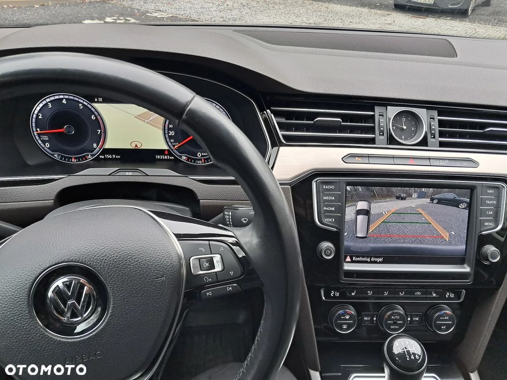 Volkswagen Passat 1.8 TSI BMT Highline - 25