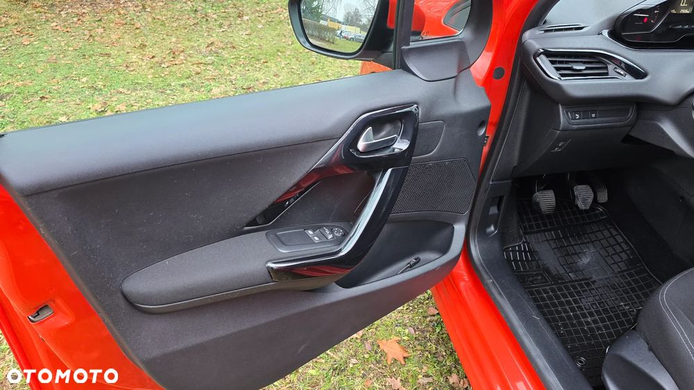 Peugeot 208 1.2 PureTech Style - 9