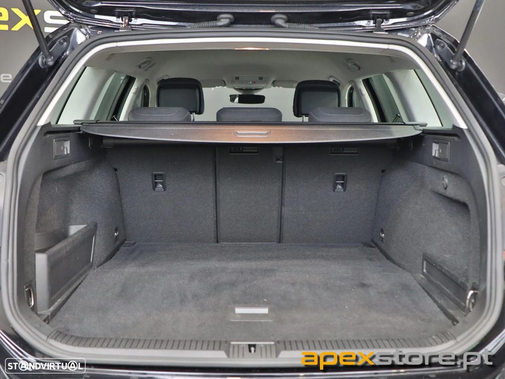 VW Passat Variant - 12