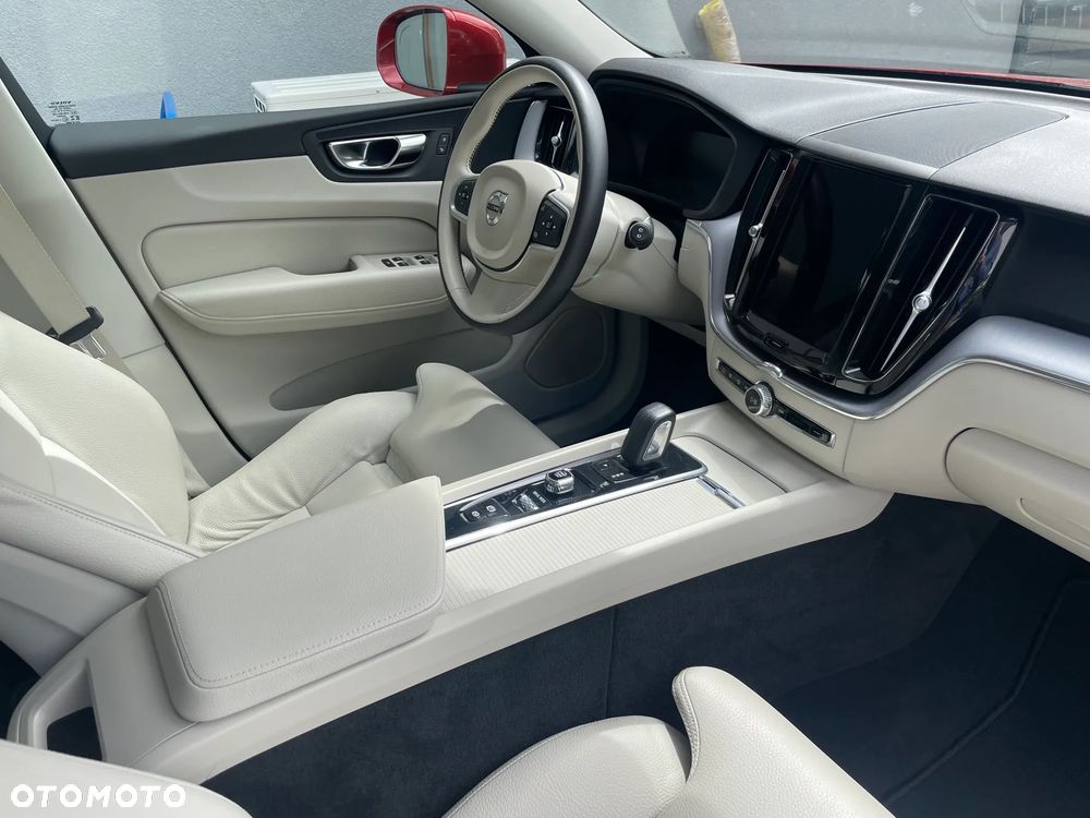 Volvo XC 60 B4 D AWD Momentum Pro - 16