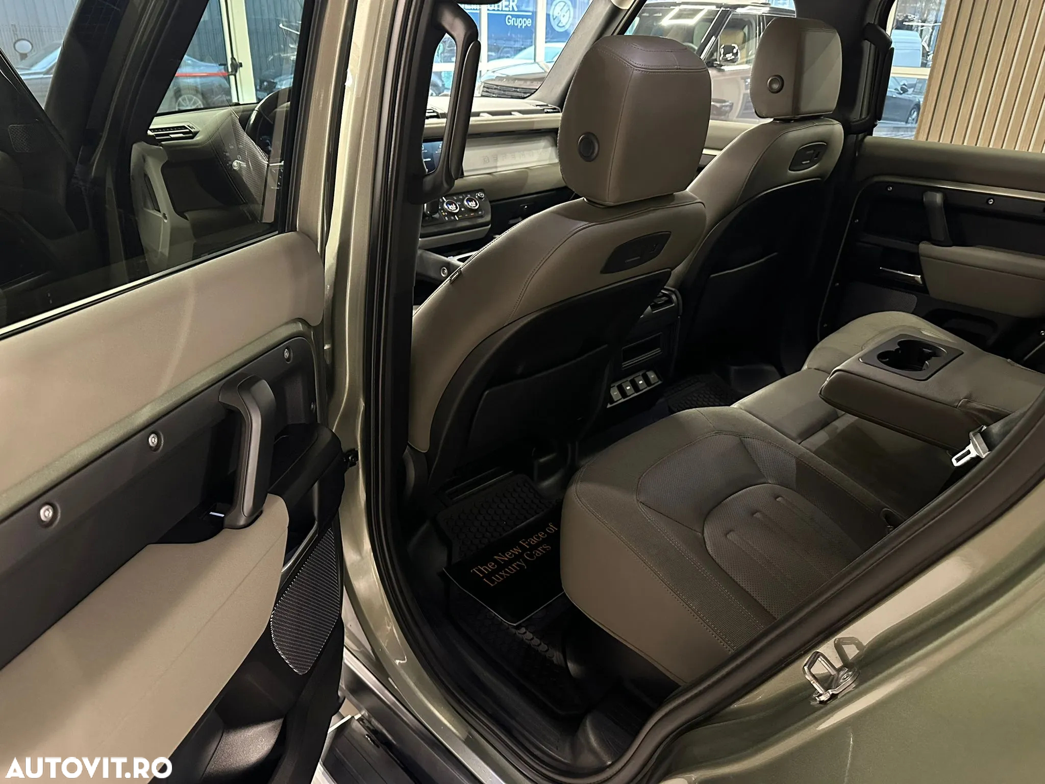 Land Rover Defender 110 2.0L D240 S - 3