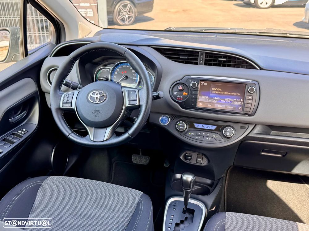 Toyota Yaris 1.5 HSD Sport+Navi - 10