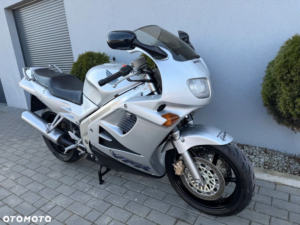 Honda VFR - 29