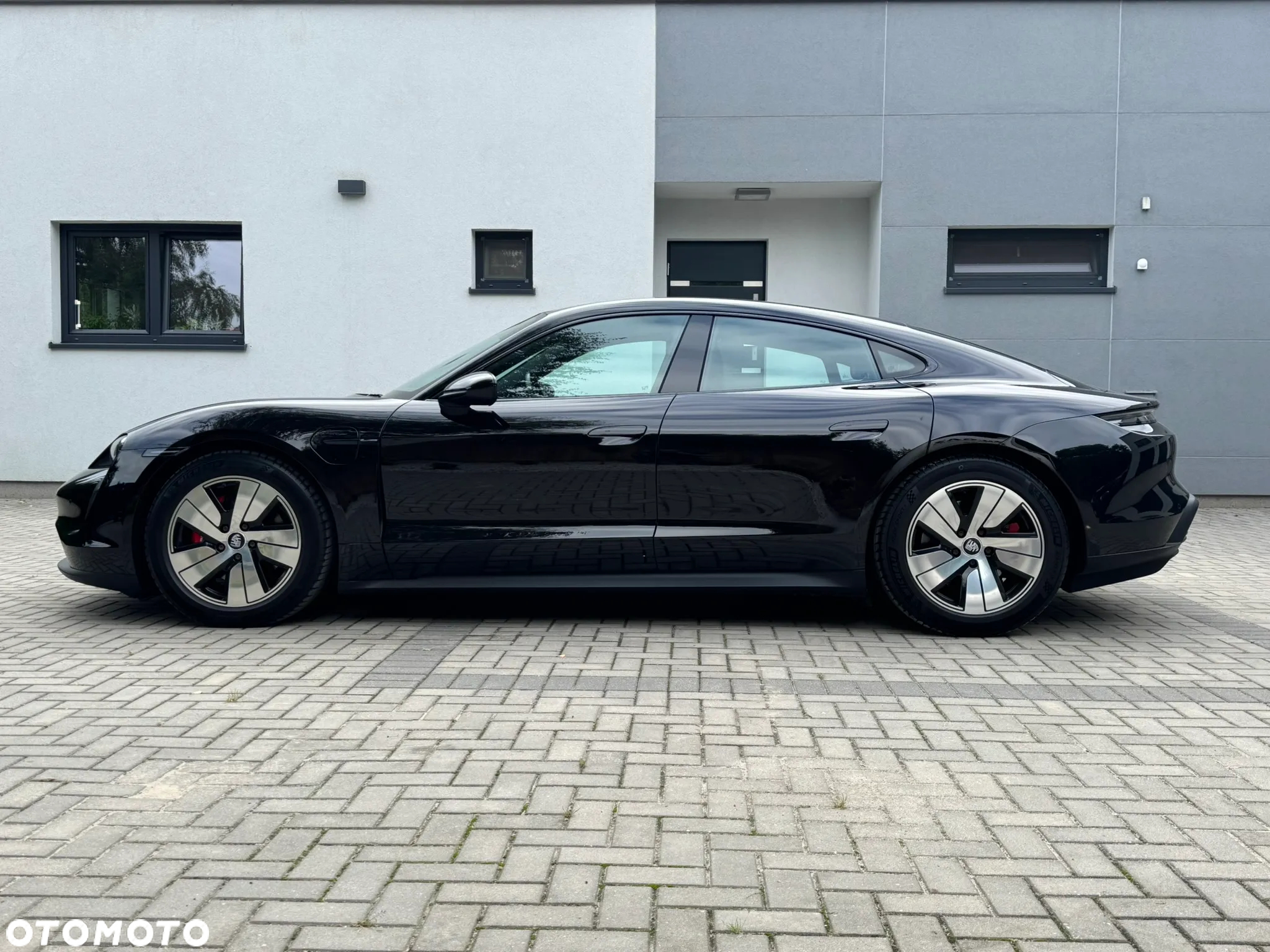 Porsche Taycan - 9