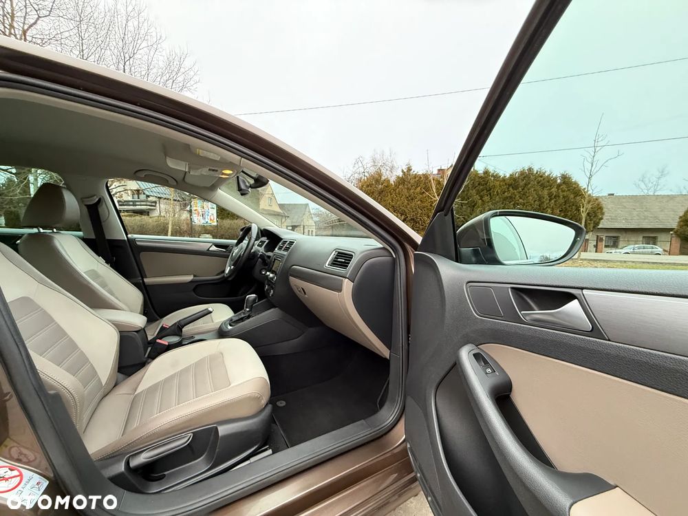 Volkswagen Jetta 1.4 TSI Highline Perfectline DSG - 24