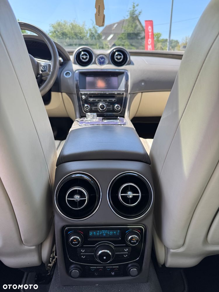 Jaguar XJ 3.0 D V6 LWB Premium Luxury - 25