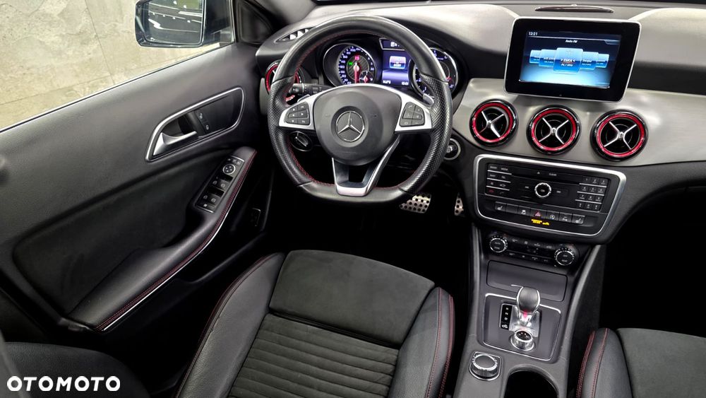 Mercedes-Benz GLA - 39