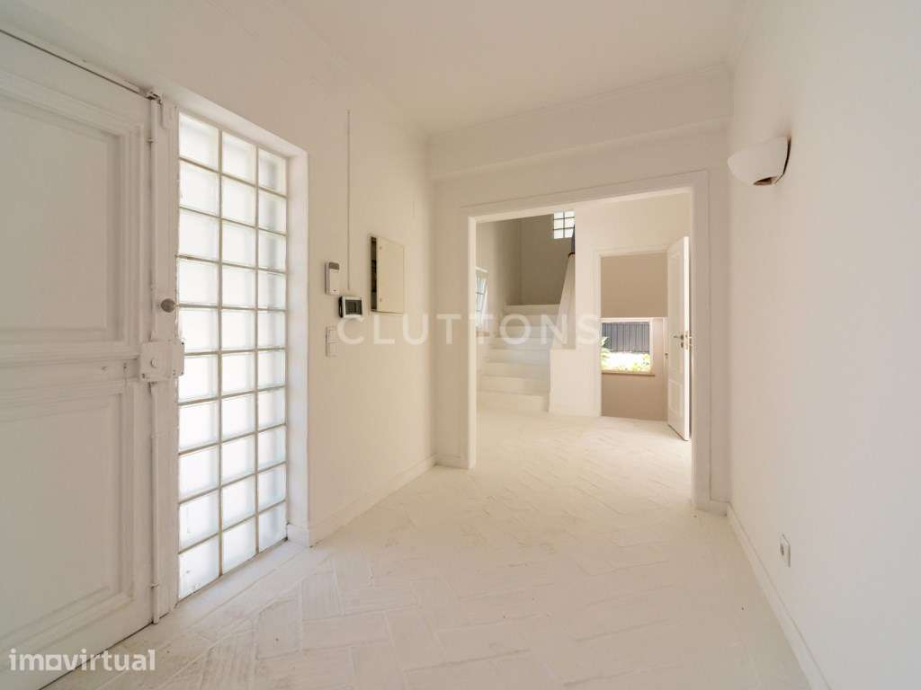 Moradia T5 em S. Pedro do Estoril com jardim, piscina e solário - Grande imagem: 2/35