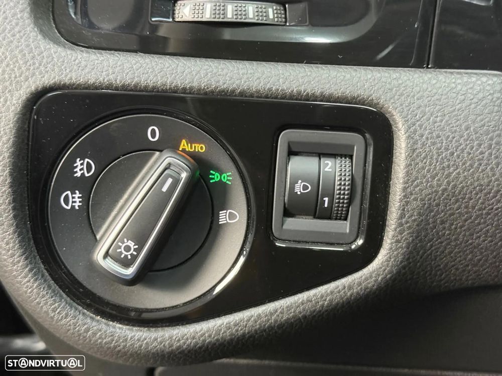 VW Golf 1.6 TDI Highline DSG - 11