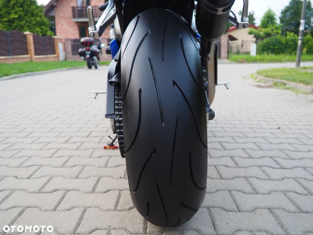 Yamaha R1 - 21