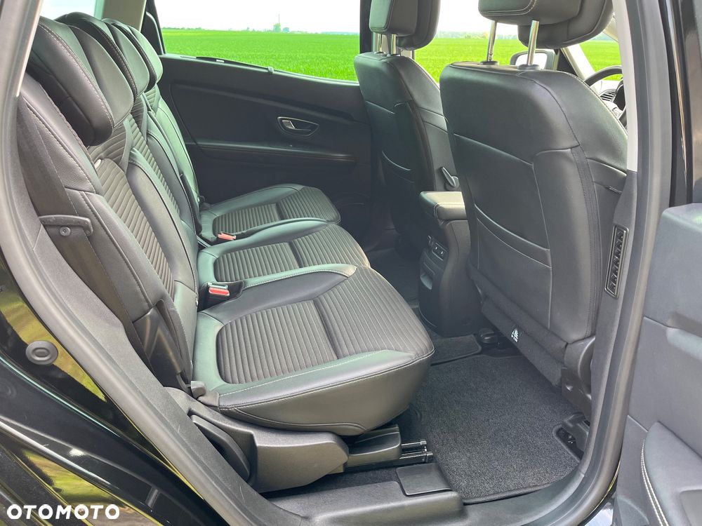 Renault Grand Scenic - 32