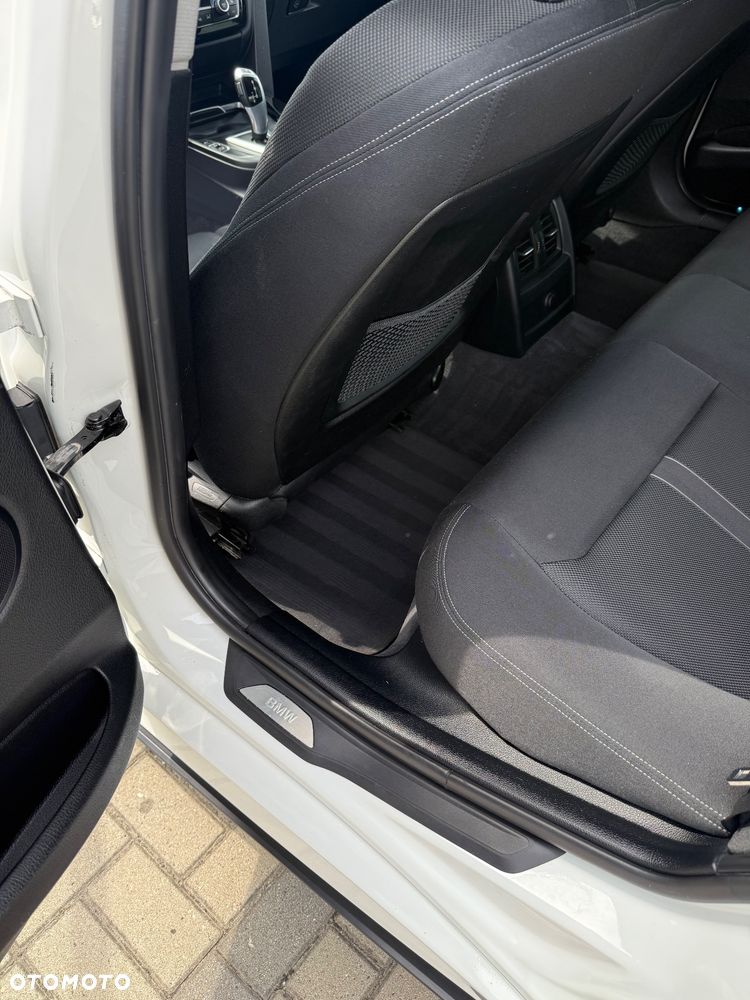 BMW Seria 3 318d Sport Line - 12