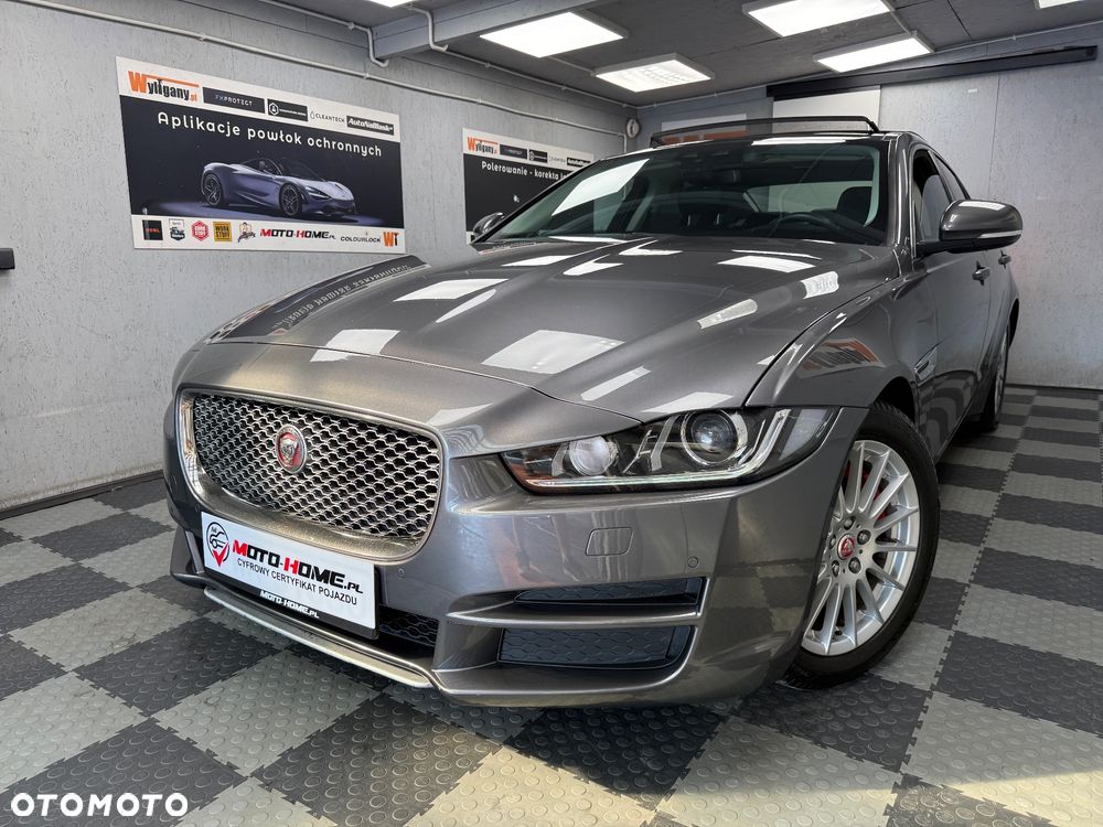 Jaguar XE - 3